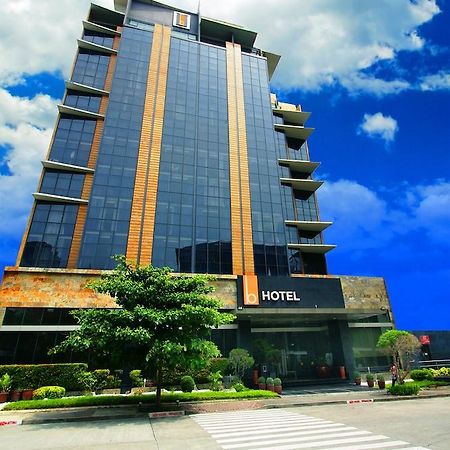 The B Hotel Alabang Muntinlupa City Eksteriør billede