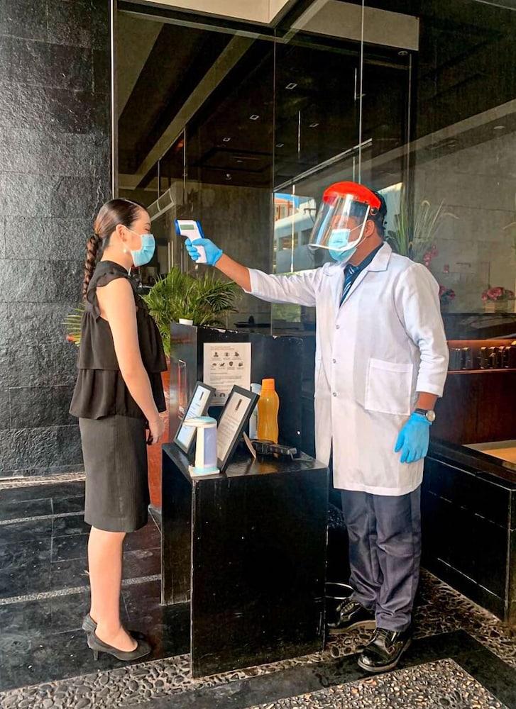 The B Hotel Alabang Muntinlupa City Eksteriør billede
