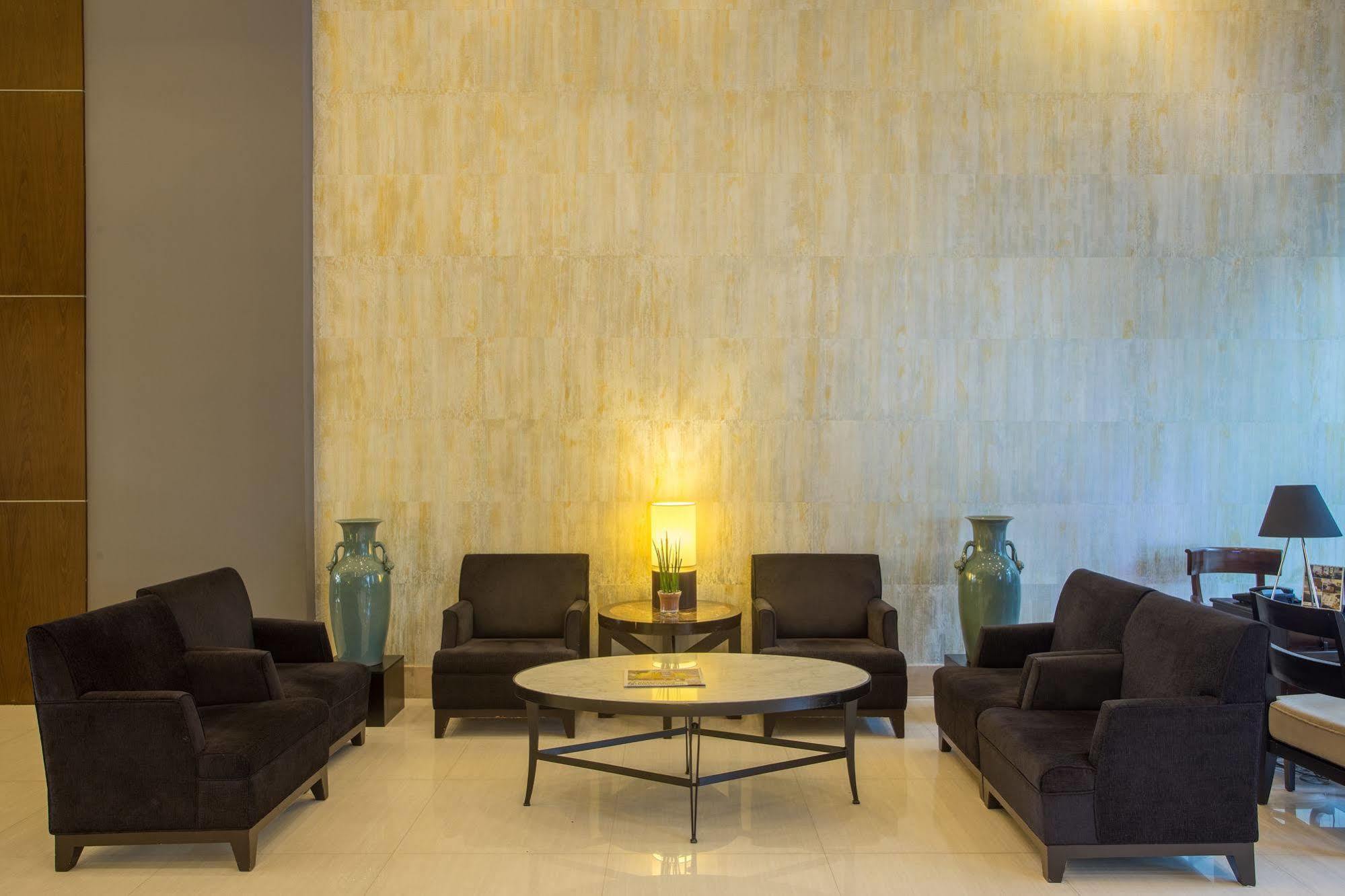 The B Hotel Alabang Muntinlupa City Eksteriør billede