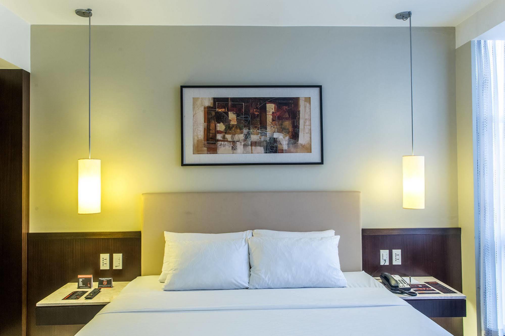 The B Hotel Alabang Muntinlupa City Eksteriør billede