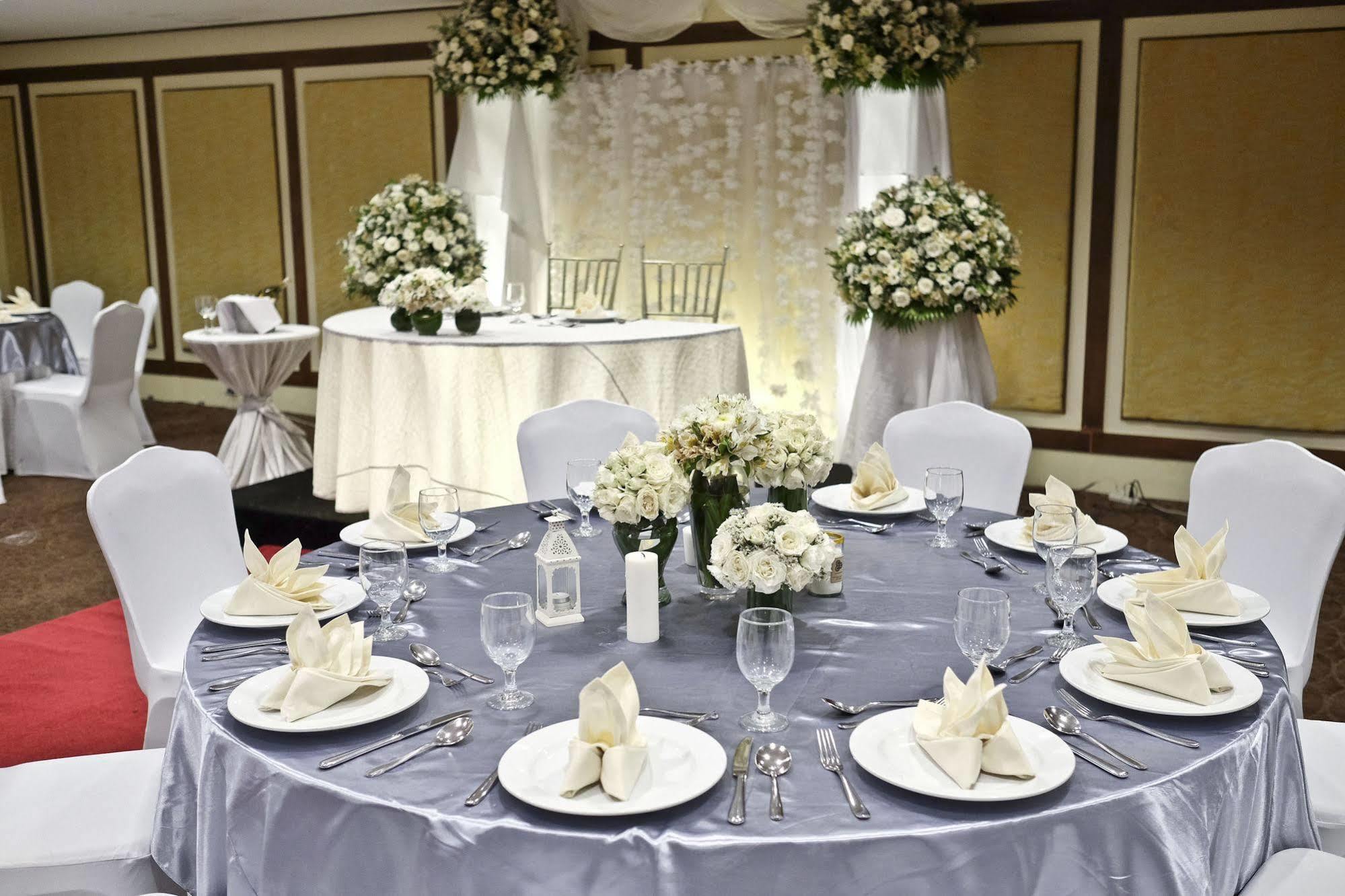 The B Hotel Alabang Muntinlupa City Eksteriør billede