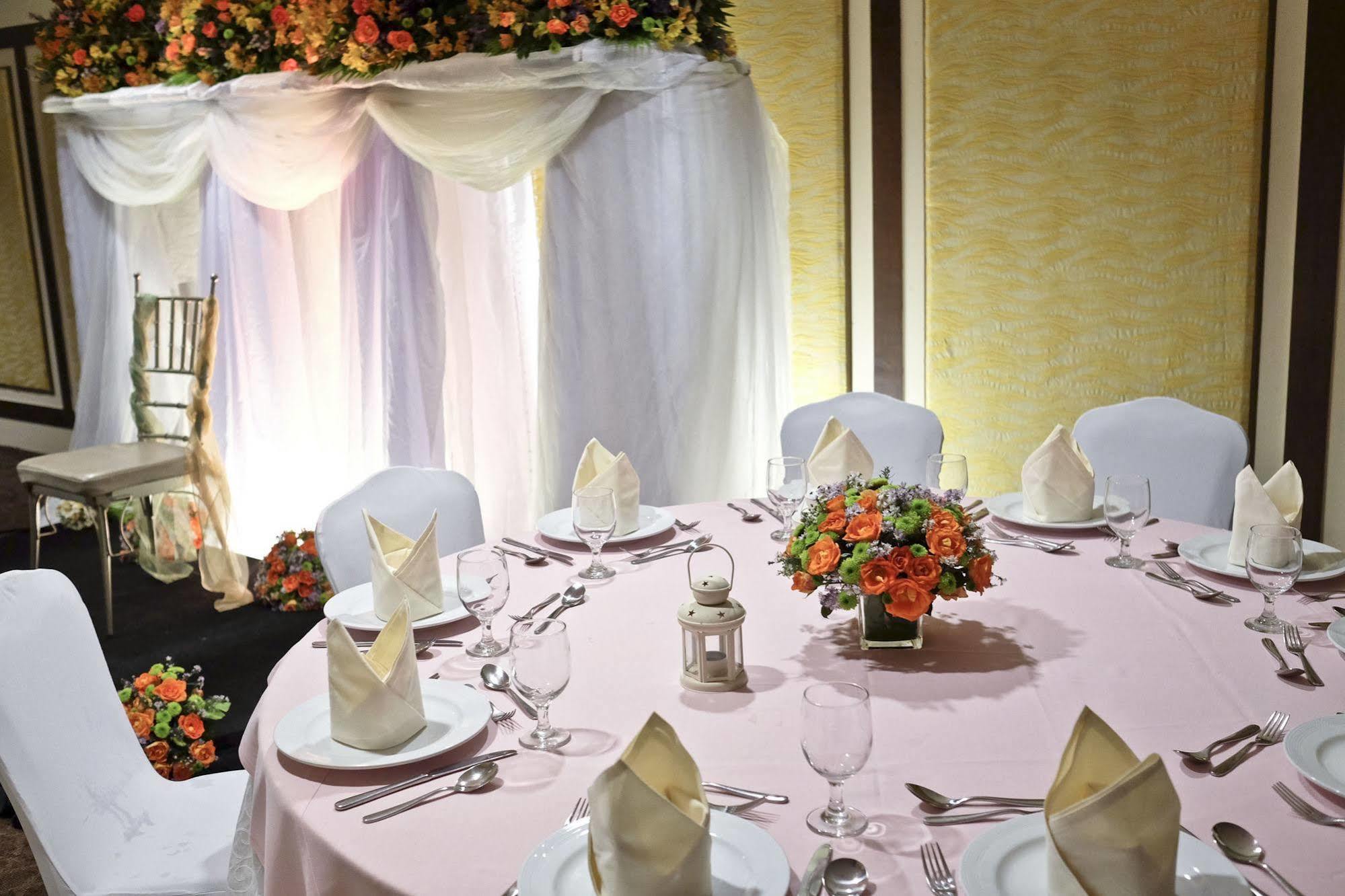 The B Hotel Alabang Muntinlupa City Eksteriør billede