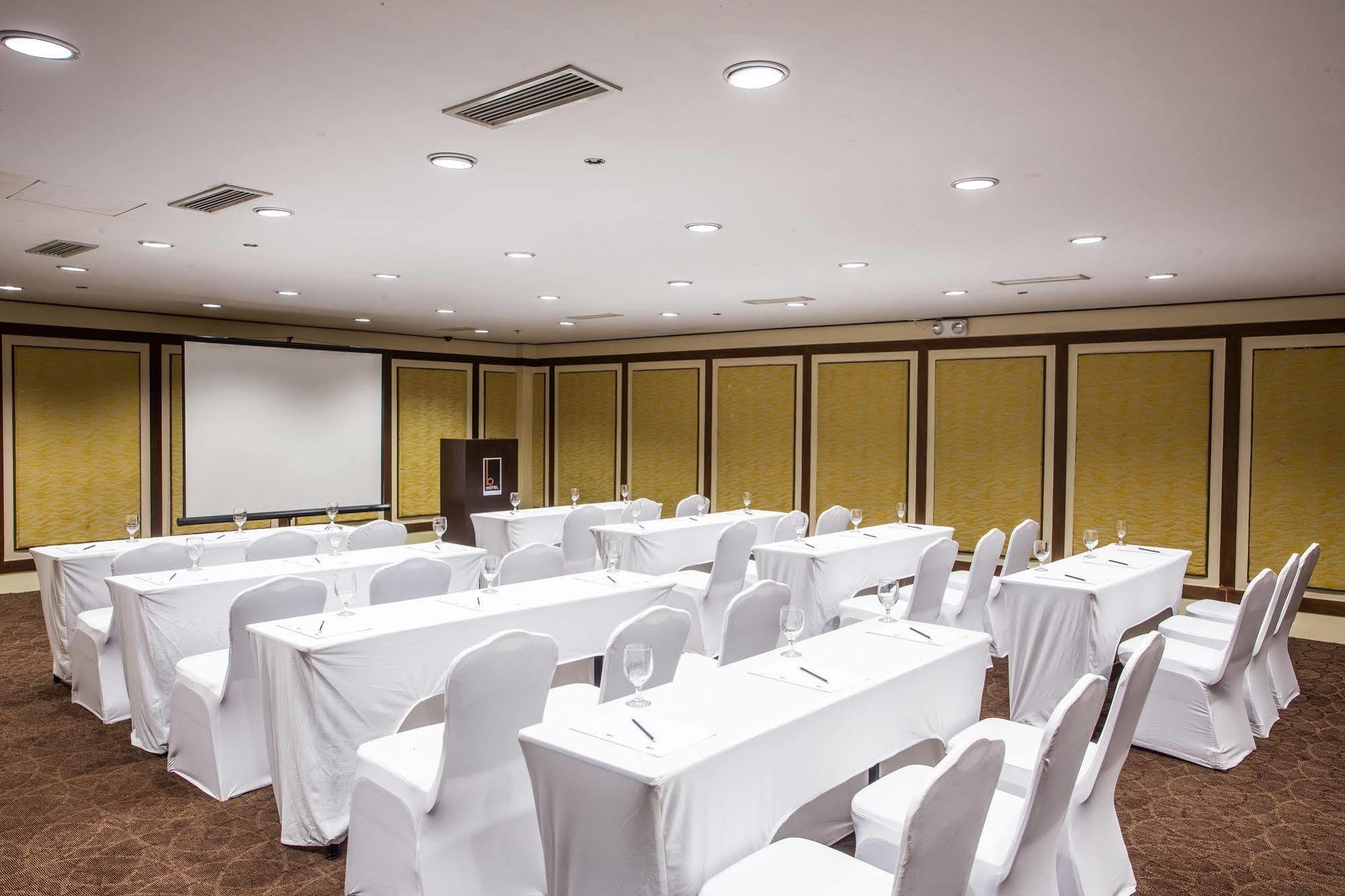 The B Hotel Alabang Muntinlupa City Eksteriør billede